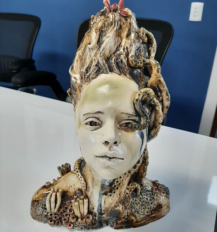 Mujer Con Pulpo Y Corales